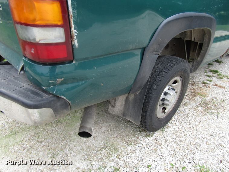 image for item DG8047 2002 Chevrolet Silverado 2500HD Crew Cab pickup truck