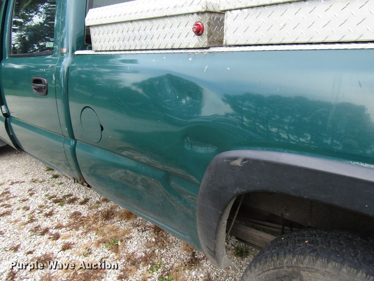 image for item DG8047 2002 Chevrolet Silverado 2500HD Crew Cab pickup truck