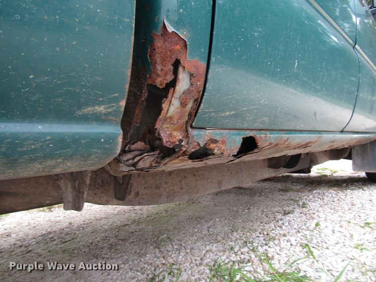 image for item DG8047 2002 Chevrolet Silverado 2500HD Crew Cab pickup truck