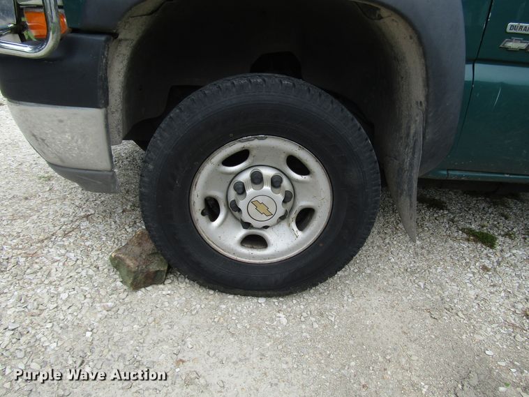 image for item DG8047 2002 Chevrolet Silverado 2500HD Crew Cab pickup truck