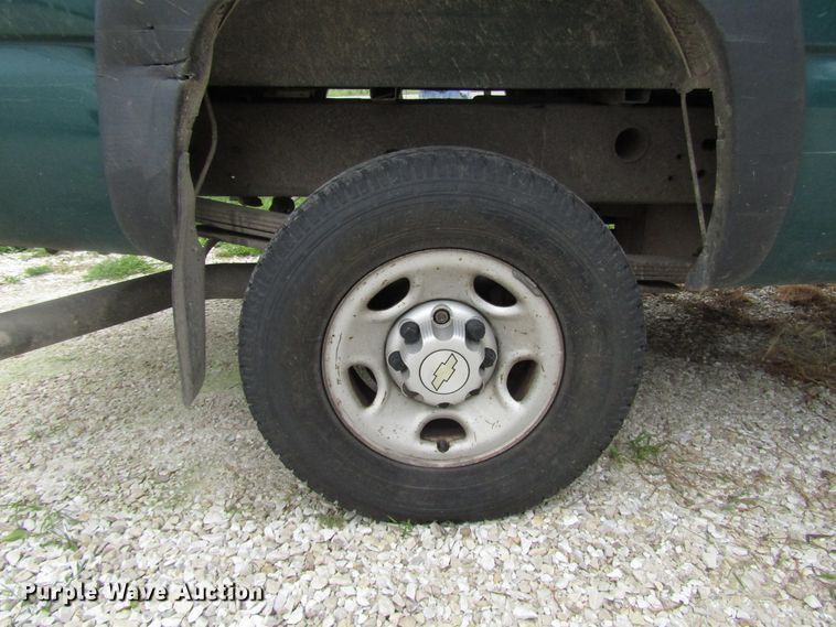 image for item DG8047 2002 Chevrolet Silverado 2500HD Crew Cab pickup truck