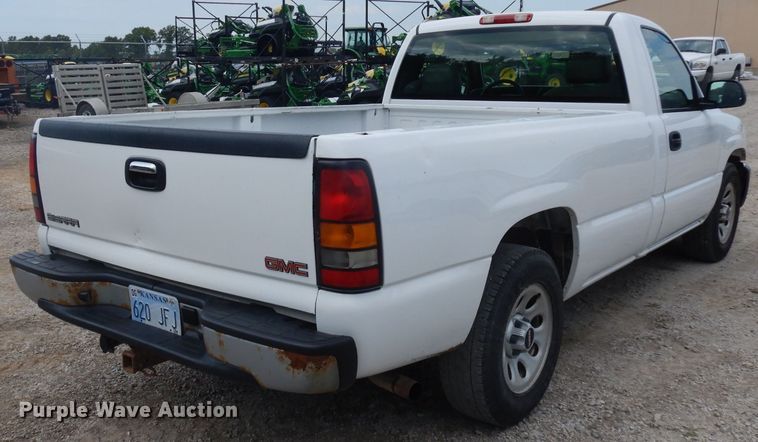 image for item DH0323 2006 GMC Sierra 1500 pickup truck