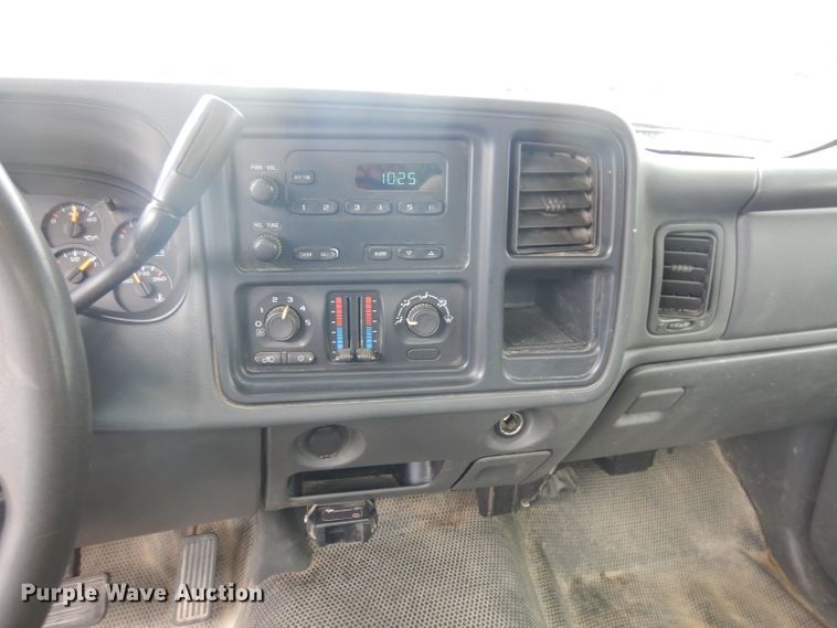 image for item DH0323 2006 GMC Sierra 1500 pickup truck