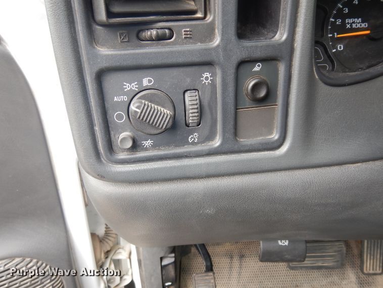 image for item DH0323 2006 GMC Sierra 1500 pickup truck