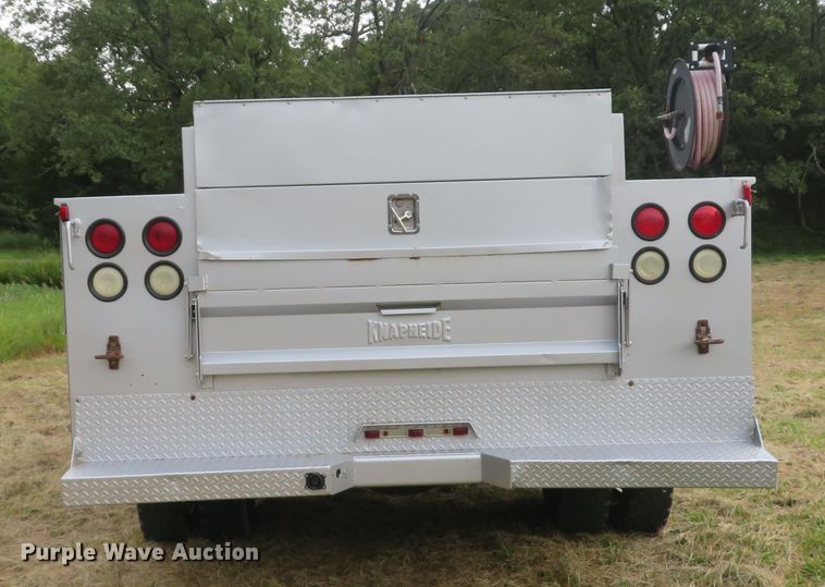 image for item DH1505 2004 Ford F550 Super Duty XL utility bed truck