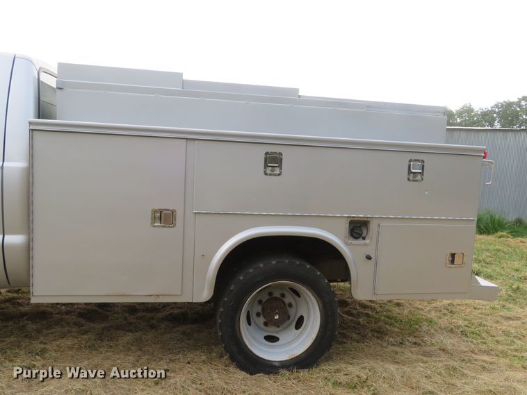 image for item DH1505 2004 Ford F550 Super Duty XL utility bed truck
