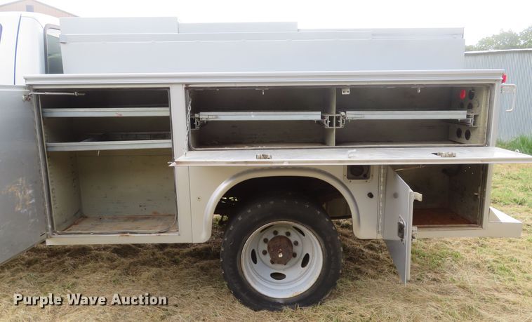 image for item DH1505 2004 Ford F550 Super Duty XL utility bed truck