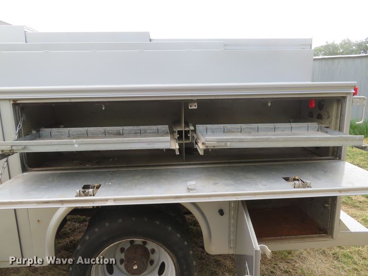image for item DH1505 2004 Ford F550 Super Duty XL utility bed truck