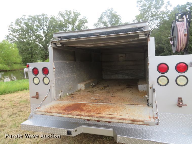 image for item DH1505 2004 Ford F550 Super Duty XL utility bed truck