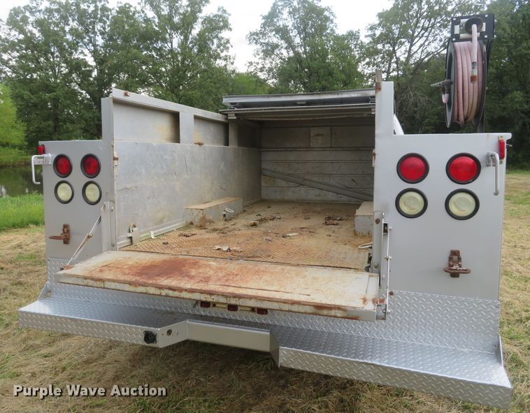 image for item DH1505 2004 Ford F550 Super Duty XL utility bed truck