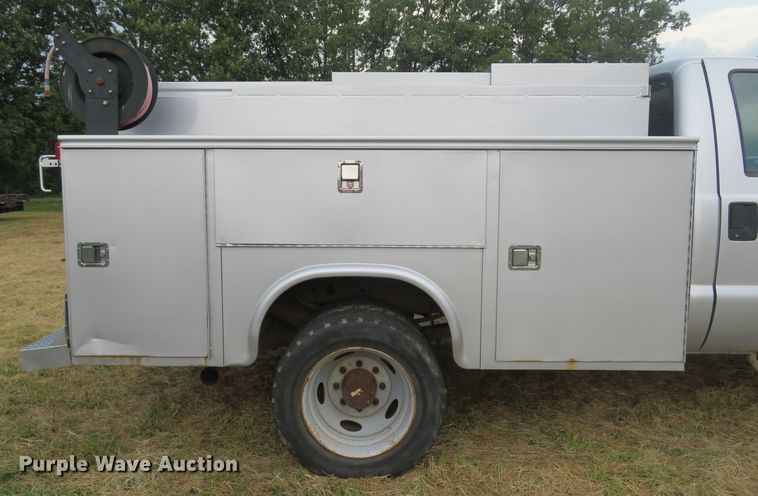 image for item DH1505 2004 Ford F550 Super Duty XL utility bed truck