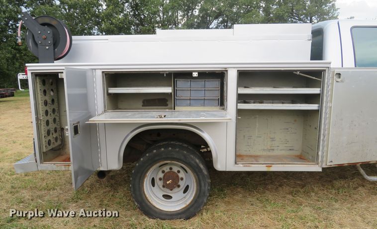 image for item DH1505 2004 Ford F550 Super Duty XL utility bed truck