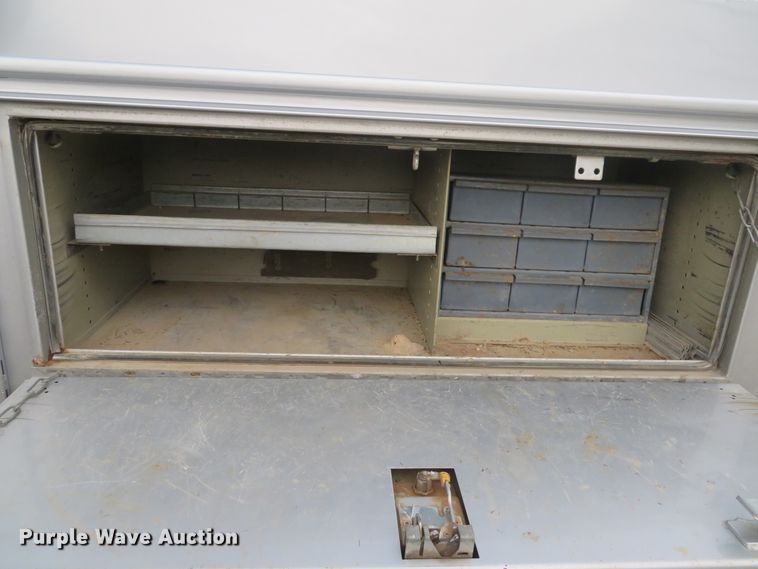 image for item DH1505 2004 Ford F550 Super Duty XL utility bed truck