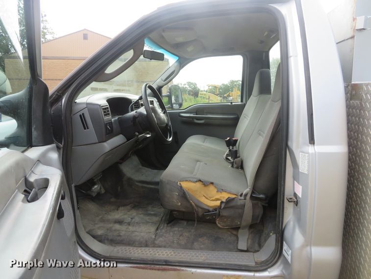 image for item DH1505 2004 Ford F550 Super Duty XL utility bed truck