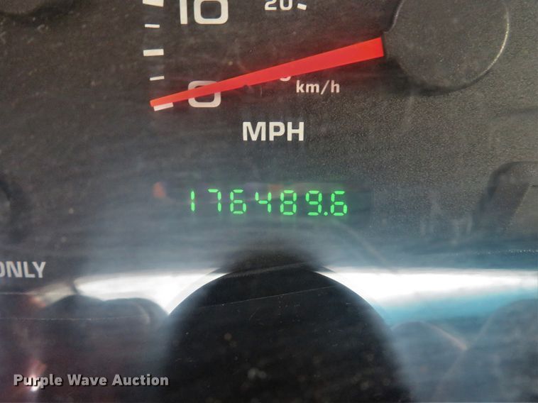 image for item DH1505 2004 Ford F550 Super Duty XL utility bed truck