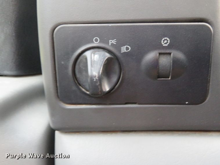 image for item DH1505 2004 Ford F550 Super Duty XL utility bed truck