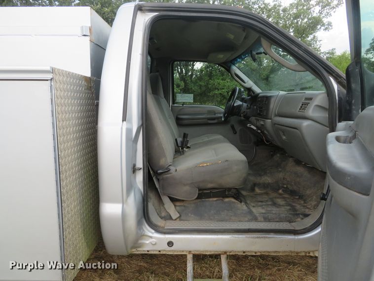 image for item DH1505 2004 Ford F550 Super Duty XL utility bed truck