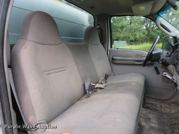 image for item DH1505 2004 Ford F550 Super Duty XL utility bed truck