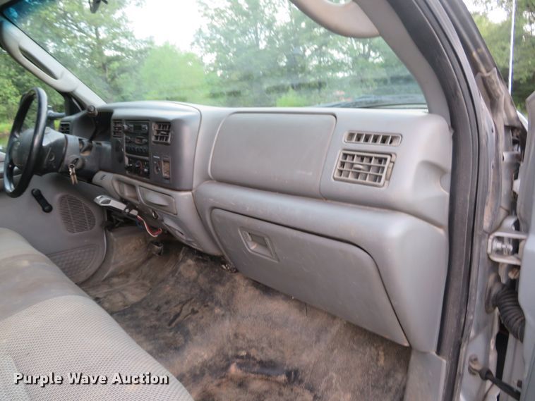 image for item DH1505 2004 Ford F550 Super Duty XL utility bed truck