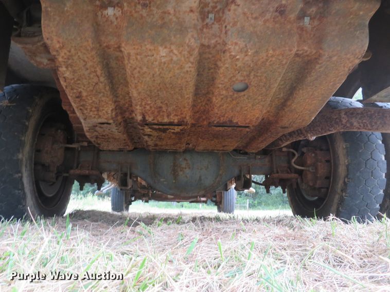 image for item DH1505 2004 Ford F550 Super Duty XL utility bed truck