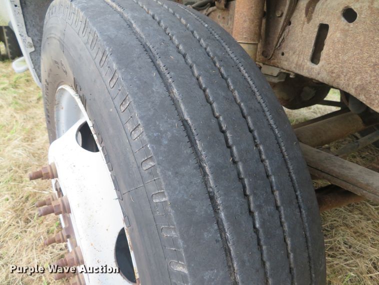 image for item DH1505 2004 Ford F550 Super Duty XL utility bed truck