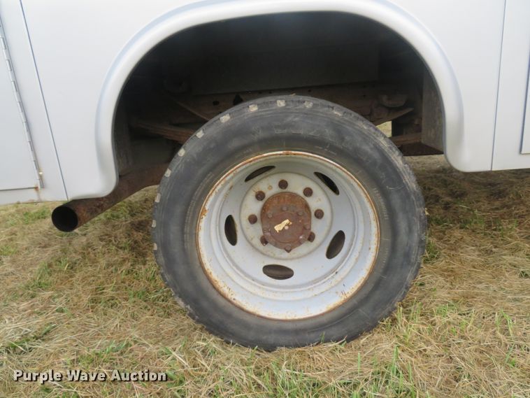 image for item DH1505 2004 Ford F550 Super Duty XL utility bed truck