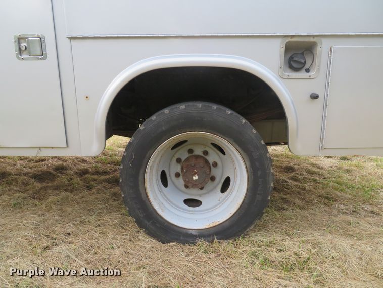 image for item DH1505 2004 Ford F550 Super Duty XL utility bed truck