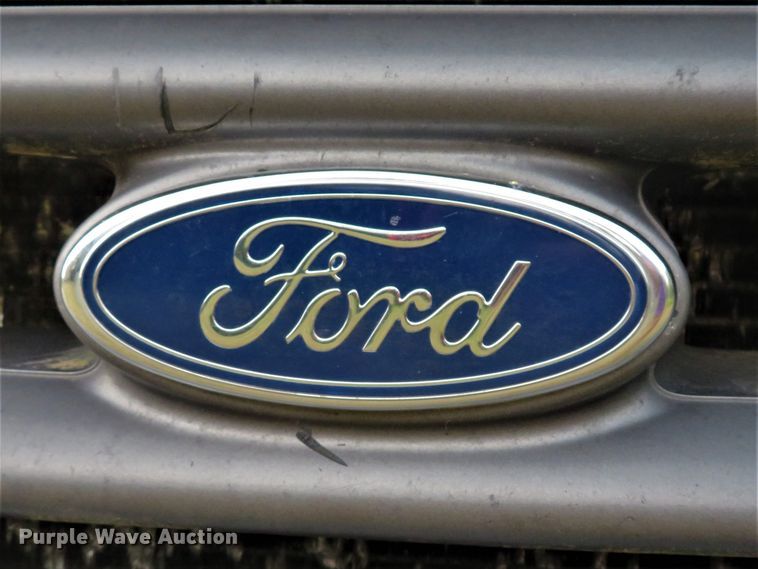 image for item DH1505 2004 Ford F550 Super Duty XL utility bed truck