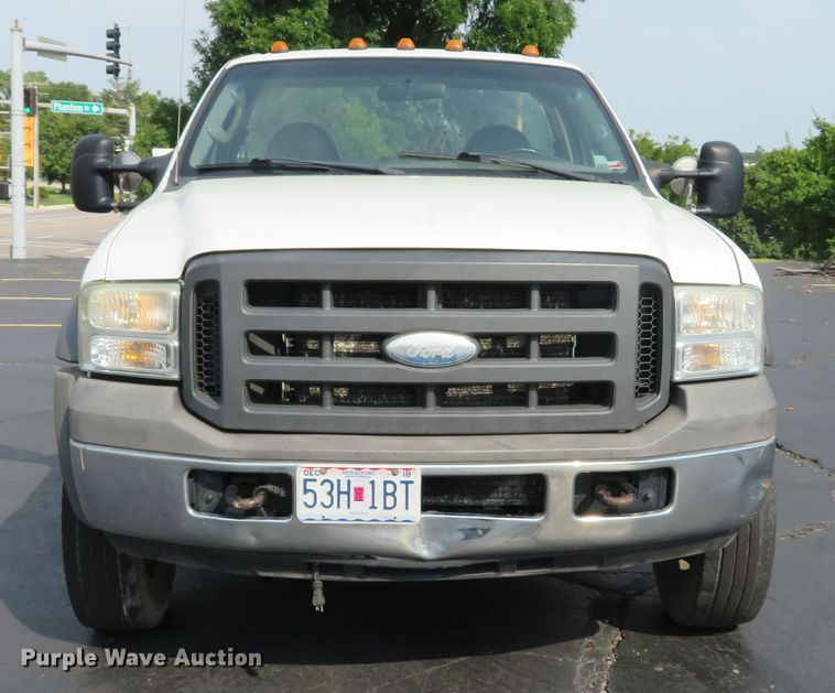 image for item DH1510 2005 Ford F450 Super Duty XL utility bed truck