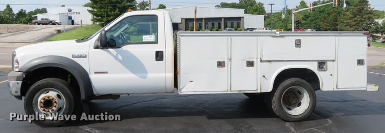 image for item DH1510 2005 Ford F450 Super Duty XL utility bed truck
