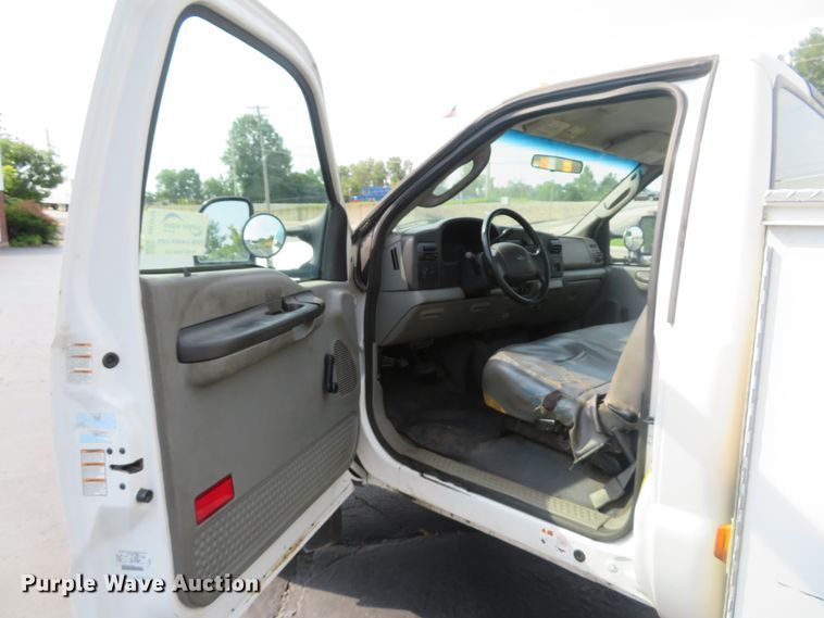 image for item DH1510 2005 Ford F450 Super Duty XL utility bed truck