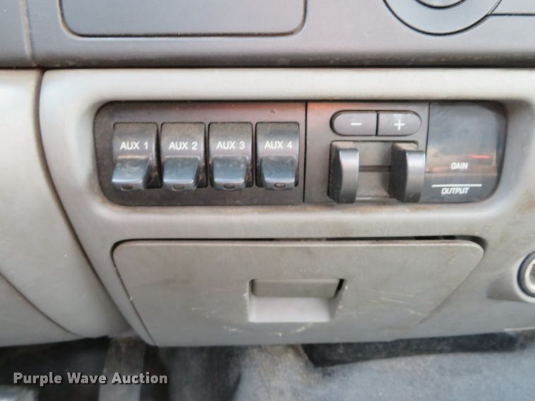 image for item DH1510 2005 Ford F450 Super Duty XL utility bed truck