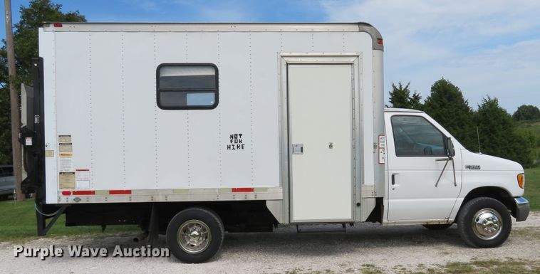 image for item DH1514 2002 Ford Econoline E350 Super Duty box truck