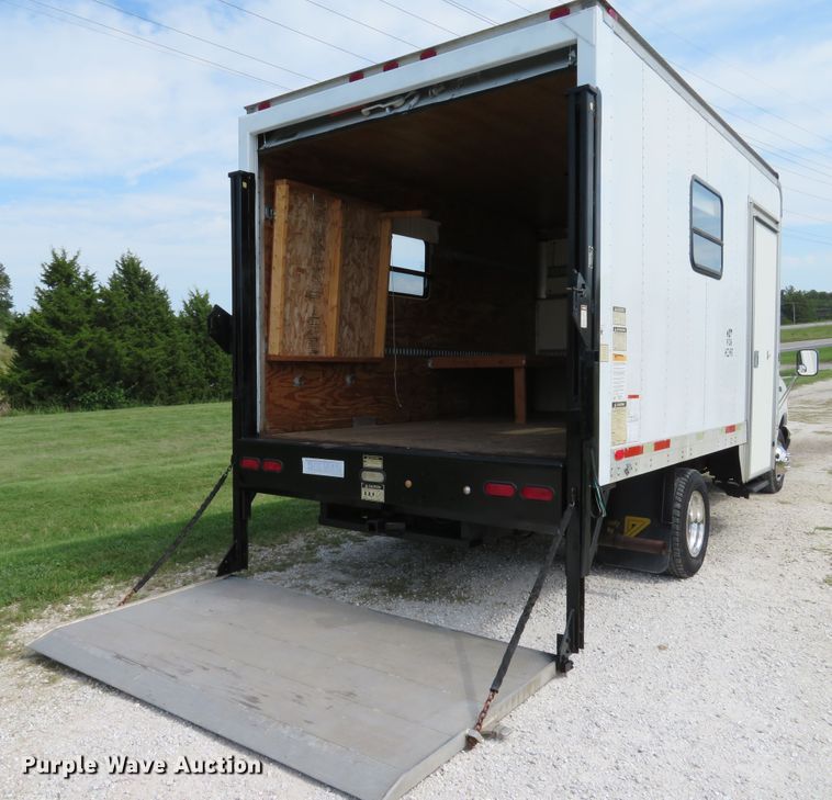 image for item DH1514 2002 Ford Econoline E350 Super Duty box truck