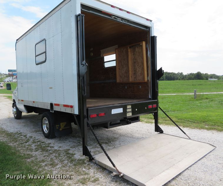 image for item DH1514 2002 Ford Econoline E350 Super Duty box truck