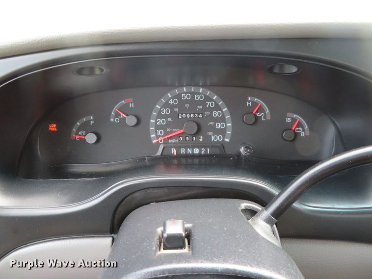 image for item DH1514 2002 Ford Econoline E350 Super Duty box truck