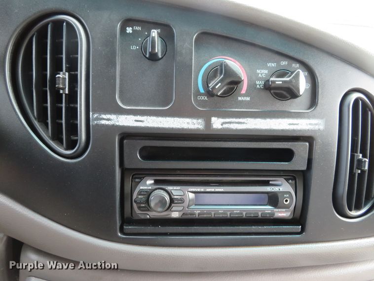 image for item DH1514 2002 Ford Econoline E350 Super Duty box truck