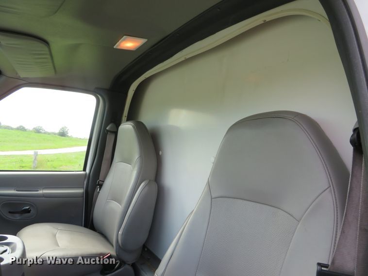 image for item DH1514 2002 Ford Econoline E350 Super Duty box truck