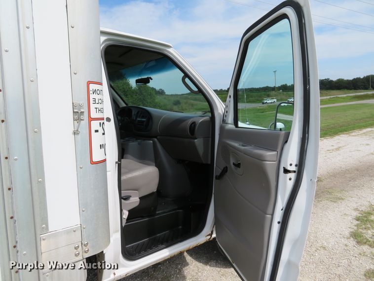 image for item DH1514 2002 Ford Econoline E350 Super Duty box truck