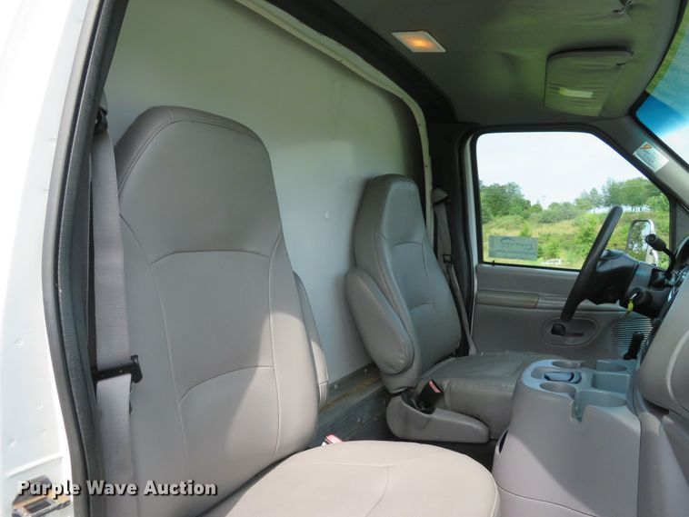 image for item DH1514 2002 Ford Econoline E350 Super Duty box truck