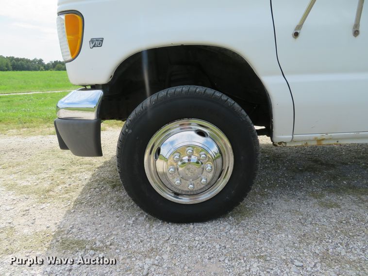 image for item DH1514 2002 Ford Econoline E350 Super Duty box truck