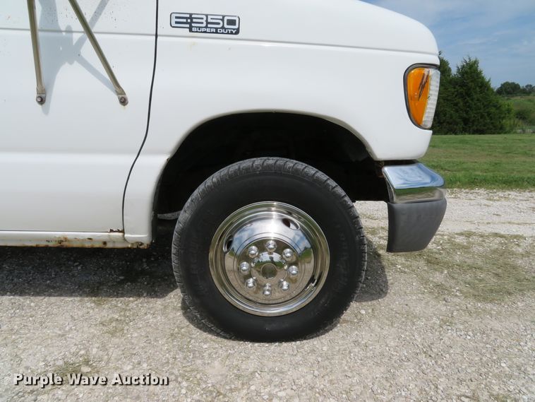 image for item DH1514 2002 Ford Econoline E350 Super Duty box truck