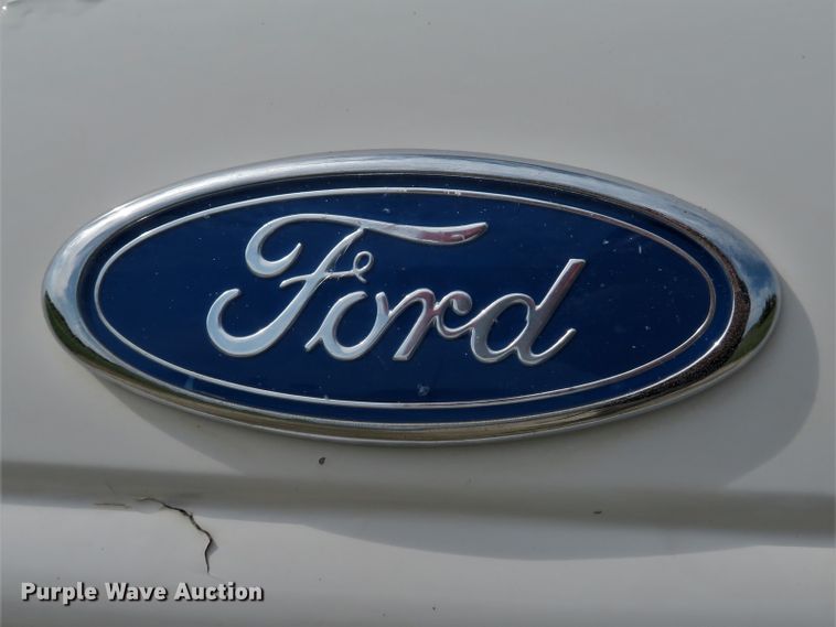 image for item DH1514 2002 Ford Econoline E350 Super Duty box truck