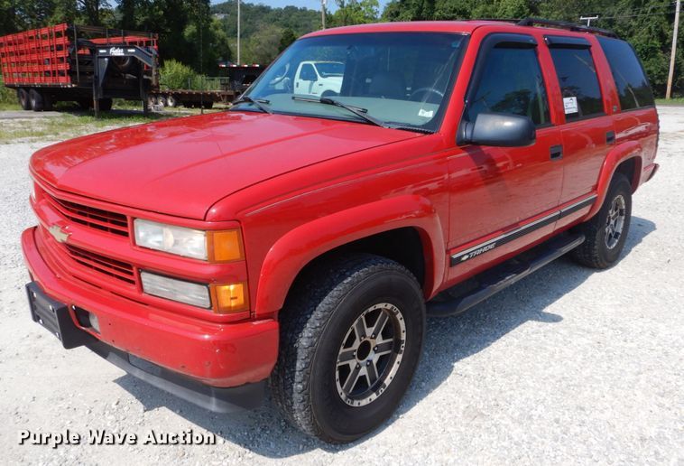 image for item DH2001 2000 Chevrolet Tahoe SUV