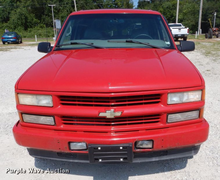 image for item DH2001 2000 Chevrolet Tahoe SUV