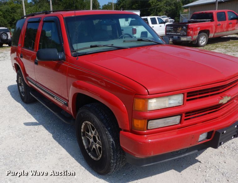 image for item DH2001 2000 Chevrolet Tahoe SUV