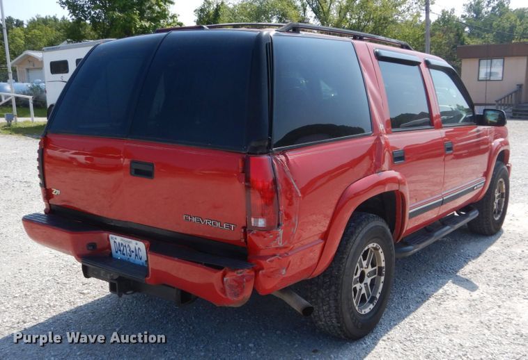 image for item DH2001 2000 Chevrolet Tahoe SUV