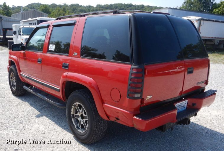 image for item DH2001 2000 Chevrolet Tahoe SUV