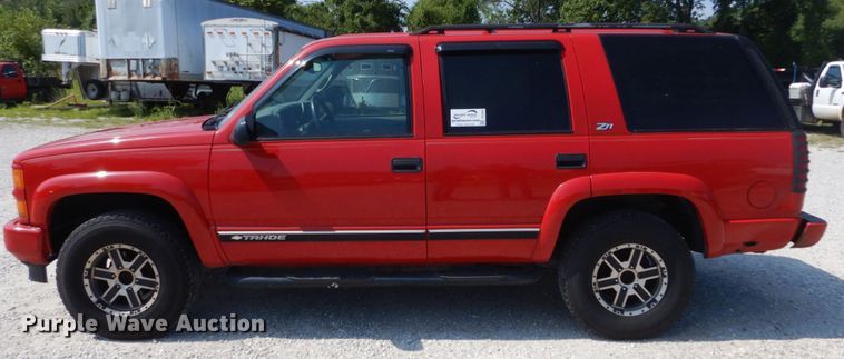 image for item DH2001 2000 Chevrolet Tahoe SUV