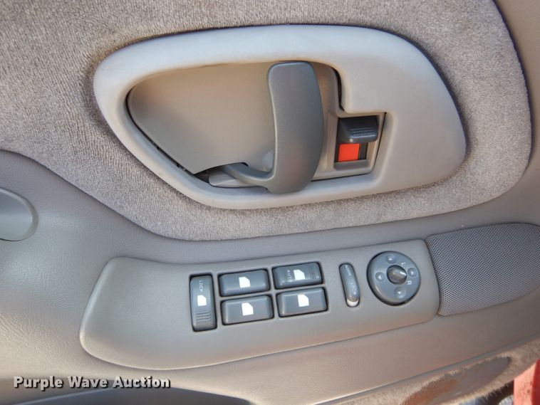 image for item DH2001 2000 Chevrolet Tahoe SUV